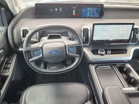 Used 2025 Ford Expedition Max Platinum image 13