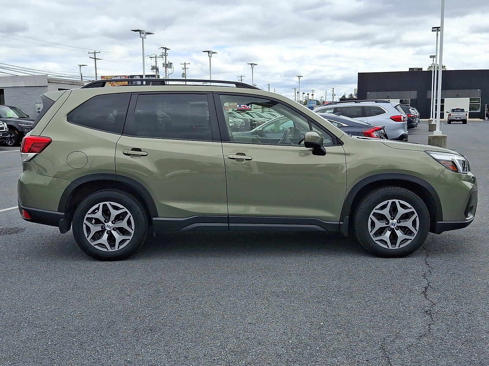Used 2019 Subaru Forester Premium AWD/4WD image 4