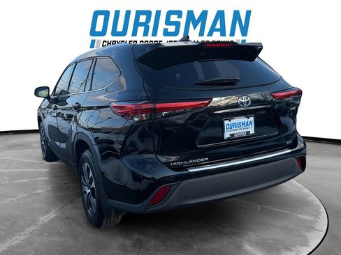 Used 2021 Toyota Highlander XLE image 4