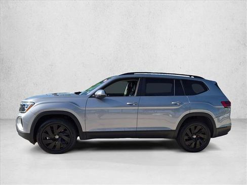 Used 2024 Volkswagen Atlas SE w/ Black Wheel Package FWD image 8