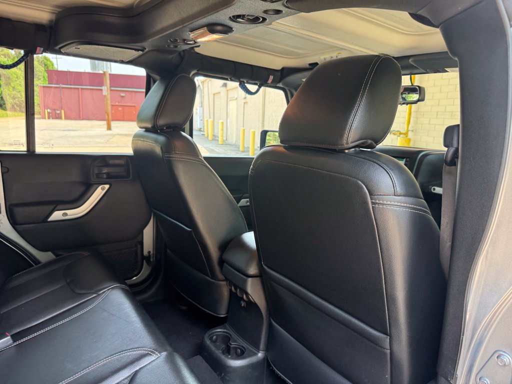 Used 2017 Jeep Wrangler Unlimited Rubicon w/ Connectivity Group AWD/4WD image 25