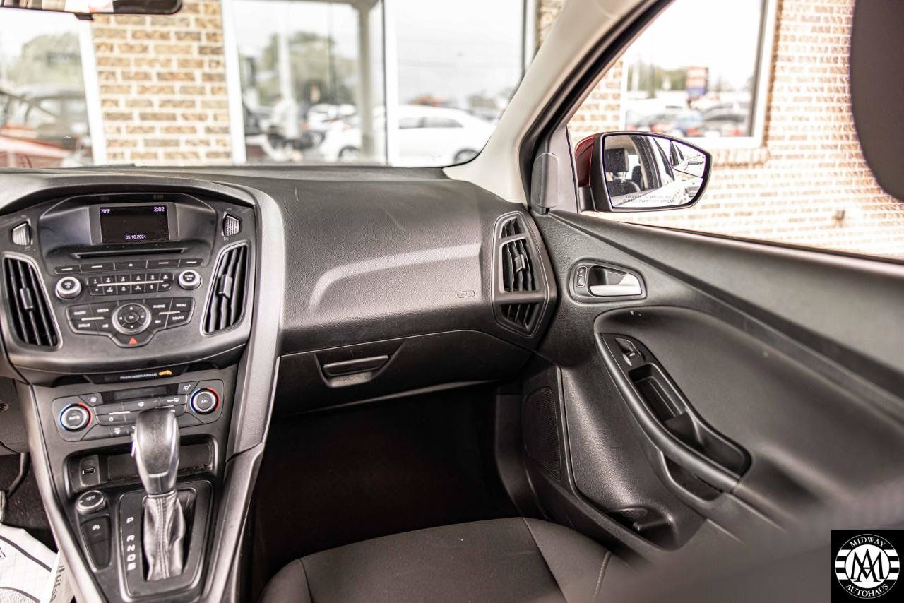 Used 2017 Ford Focus SE FWD image 38