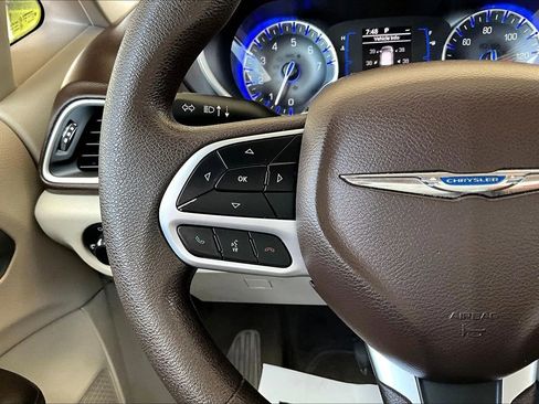 Used 2018 Chrysler Pacifica L image 10
