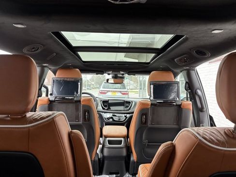 New 2026 Chrysler Pacifica Pinnacle image 33
