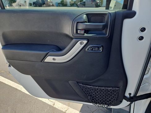 Used 2018 Jeep Wrangler Unlimited Rubicon w/ Dual Top Group AWD/4WD image 10