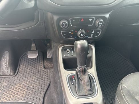 Used 2019 Jeep Compass Latitude w/ Cold Weather Group image 13