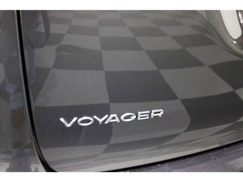 Used 2021 Chrysler Voyager Lxi image 17