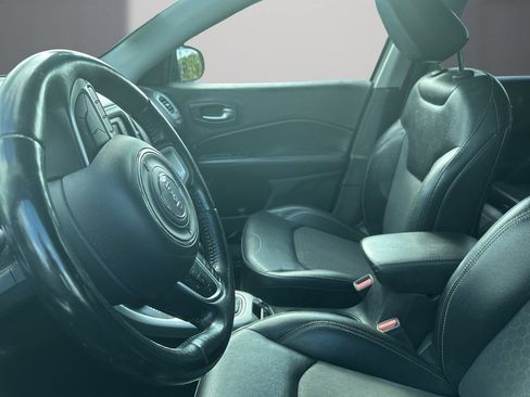 Used 2018 Jeep Compass Latitude w/ Cold Weather Group AWD/4WD image 3