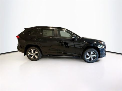 New 2025 Toyota RAV4 SE image 7