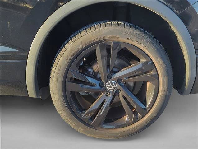 Used 2023 Volkswagen Tiguan SE R-Line FWD image 6