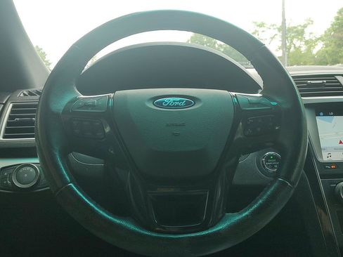 Used 2017 Ford Explorer XLT AWD/4WD image 16