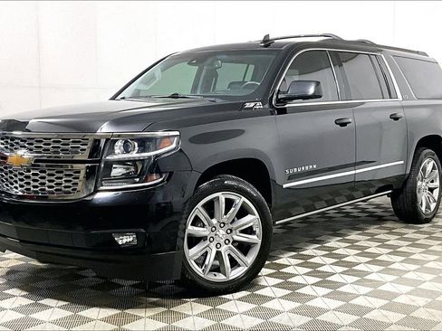 Used 2016 Chevrolet Suburban LT image 2