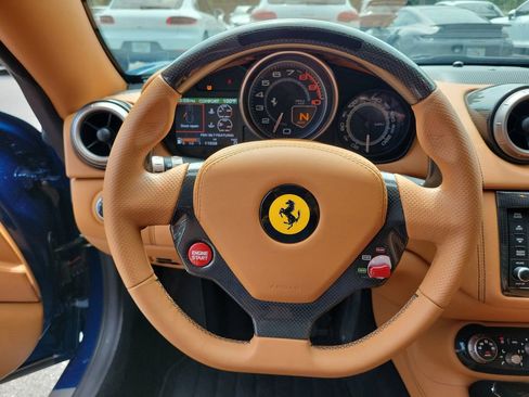 Used 2014 Ferrari California RWD image 34
