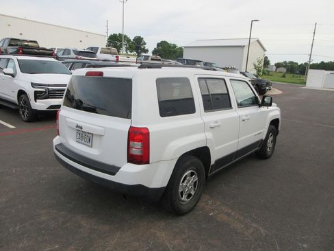 Used 2014 Jeep Patriot Sport w/ Power Value Group FWD image 3