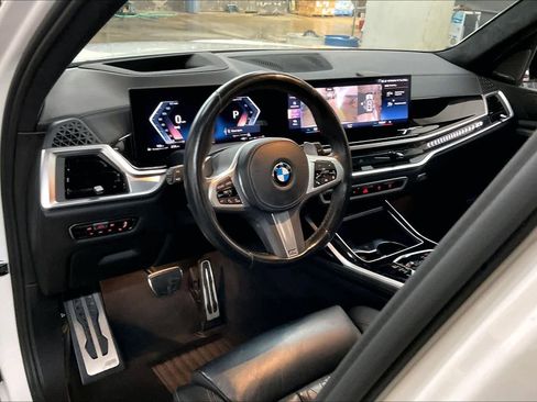 Used 2023 BMW X7 xDrive40i w/ M Sport Package image 16