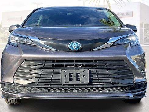 Used 2021 Toyota Sienna LE image 25