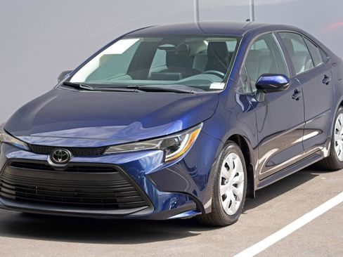 Used 2025 Toyota Corolla LE FWD image 46