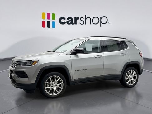 Used 2022 Jeep Compass Latitude image 1