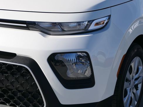 Used 2022 Kia Soul LX image 9