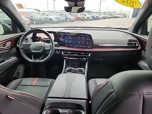 Used 2024 Chevrolet Traverse RS AWD/4WD image 35