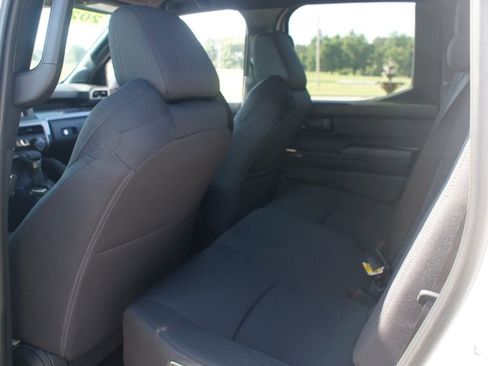 Used 2025 Toyota Tacoma SR5 AWD/4WD image 15