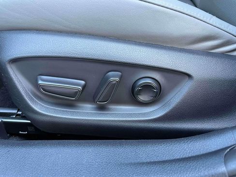 Used 2019 Toyota Avalon XSE w/ All Weather Liner Package FWD image 25