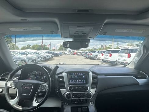 Used 2018 GMC Yukon SLT w/ Premium Edition RWD image 9