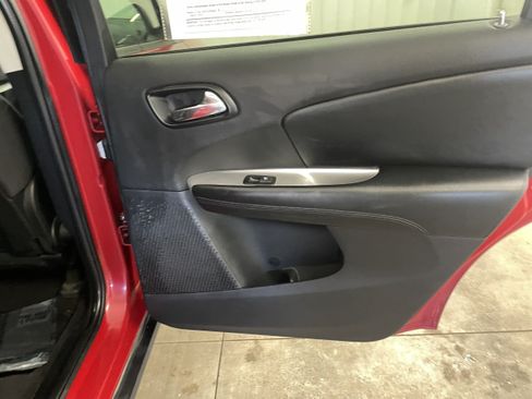 Used 2014 Dodge Journey SXT w/ Comfort/Convenience Group AWD/4WD image 25