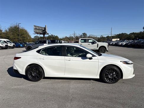 Used 2025 Toyota Camry XLE image 4