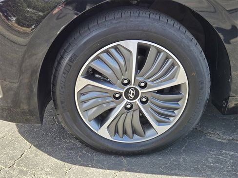 Used 2022 Hyundai Ioniq SE image 6