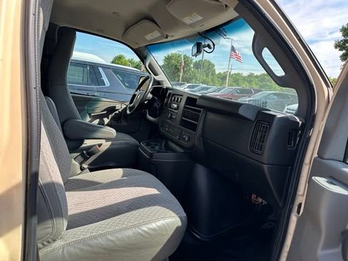 Used 2017 Chevrolet Express 2500 RWD image 11