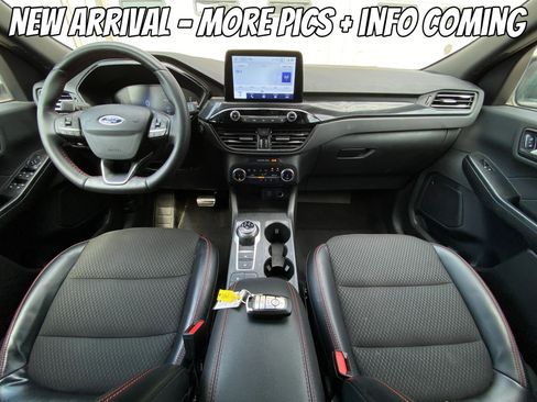 Used 2023 Ford Escape ST-Line Select AWD/4WD image 3