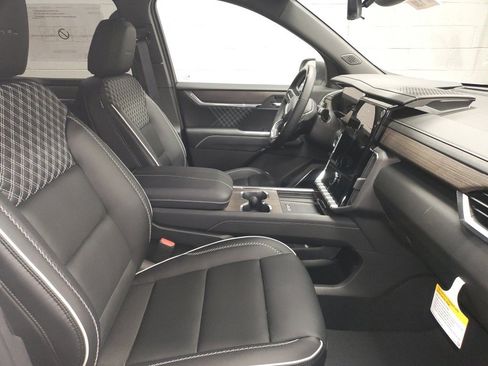 New 2026 GMC Acadia Denali w/ Super Cruise Package image 7