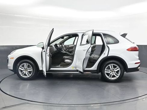Used 2017 Porsche Cayenne Platinum Edition AWD/4WD image 37