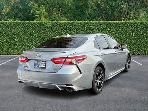 Used 2019 Toyota Camry SE image 3