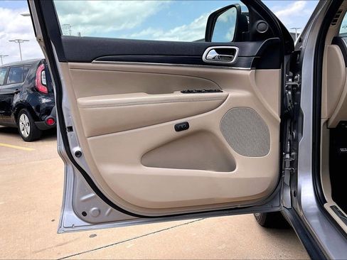 Used 2020 Jeep Grand Cherokee Limited w/ Luxury Group II RWD image 23