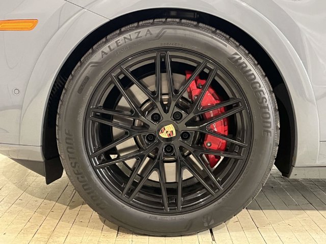 Certified 2025 Porsche Cayenne GTS AWD/4WD image 13