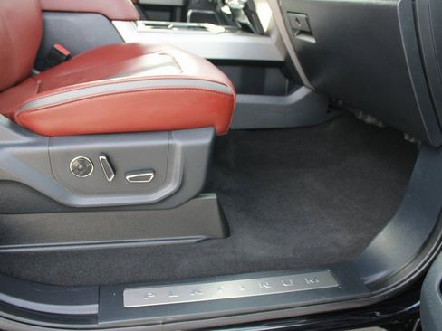 Certified 2022 Ford F450 Platinum w/ FX4 Off-Road Package image 11