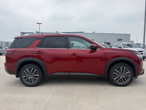 Used 2023 Nissan Pathfinder SL w/ SL Premium Package AWD/4WD image 4