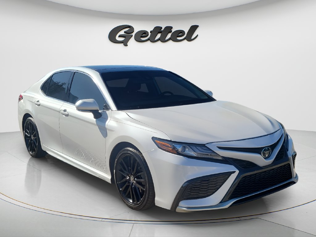 Used 2021 Toyota Camry XSE FWD image 3