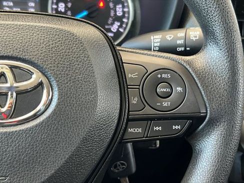 Certified 2022 Toyota RAV4 LE AWD/4WD image 26