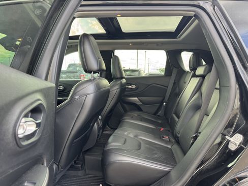 Used 2019 Jeep Cherokee Limited w/ Trailer Tow Group AWD/4WD image 6