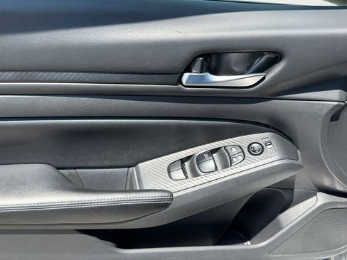 Used 2024 Nissan Altima 2.5 SV FWD image 23