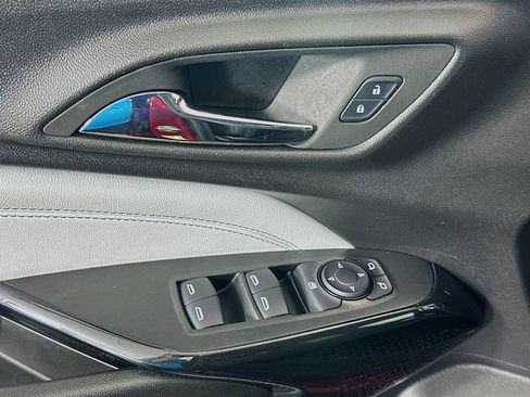 Used 2025 Chevrolet Trax LT FWD image 17