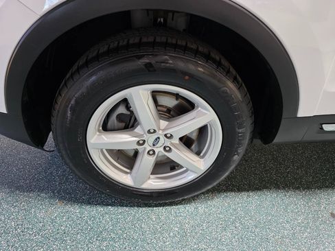 Used 2016 Ford Explorer XLT image 12