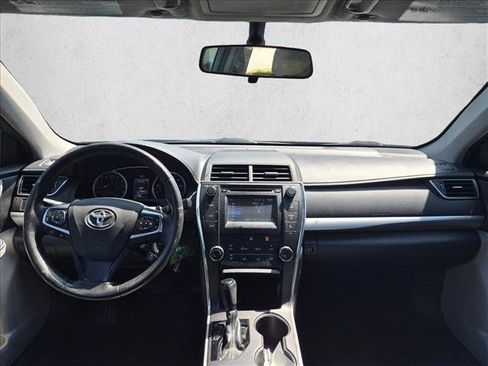 Used 2015 Toyota Camry SE FWD image 11