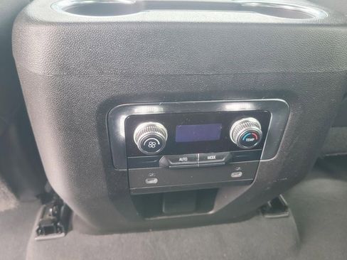 Used 2023 GMC Yukon XL SLT image 25