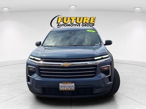 Used 2026 Chevrolet Traverse LT AWD/4WD image 2