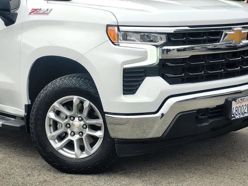 Used 2022 Chevrolet Silverado 1500 LT AWD/4WD image 4