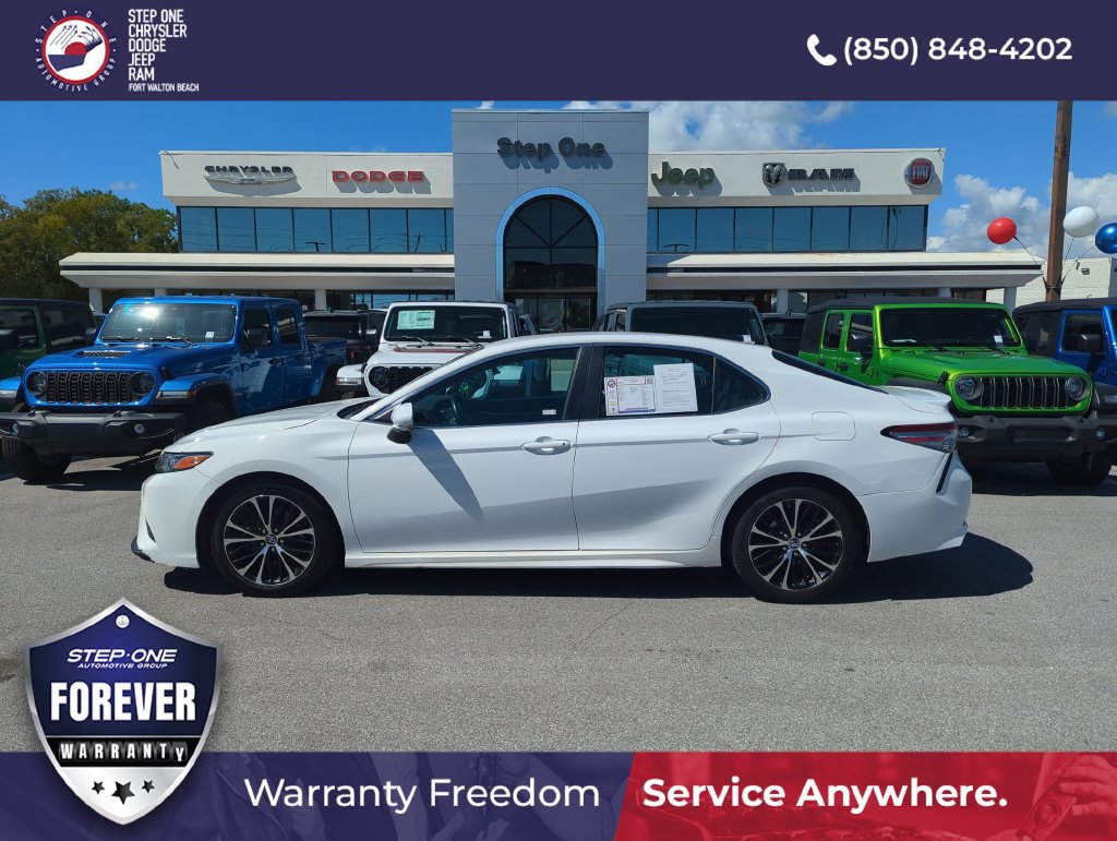 Used 2018 Toyota Camry SE FWD image 3